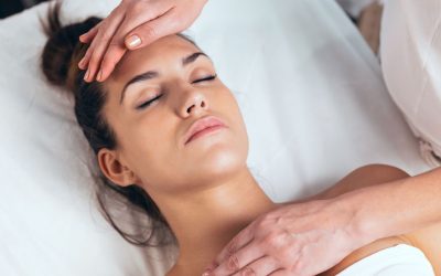 Les secrets anti-âge cachés dans votre réfrigérateur : les aliments qui font des miracles